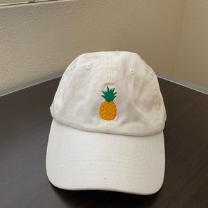 URBAN OUTFITTERS HAT